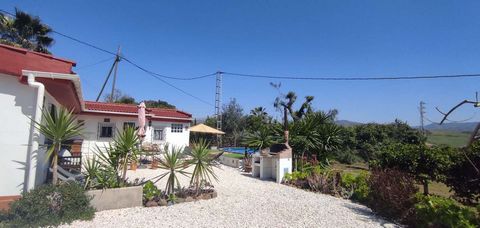 148 - Are you looking for a PARADISE and at the same time a BUSINESS? Then you have to visit this fabulous farm in the middle of nature and only 15 minutes from the town of Alora, the train station and all the amenities you need. Great access and a f...