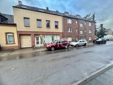 Te koop is een uniek woon- en bedrijfsgebouw op een centrale locatie van Krefeld-Oppum, dat overtuigt door zijn veelzijdigheid. Deze woning biedt ruimte voor zowel wonen als zakelijk gebruik en combineert charme, functionaliteit en potentie. Het voor...