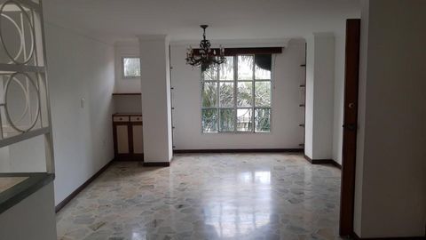 HERMOSO APARTAMENTO DE 2 NIVELES CALI 3 DE JULIO VENTA 115 m² + balcones consta de: una excelente ubicación, un barrio muy tranquilo, residencial y limita con san fernando, cuenta con 2 niveles: 1er Nivel: sala - comedor, balcón, amplia cocina integr...