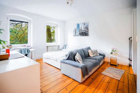 Diese charmante Wohnung im Herzen Berlins, in einer begehrten Lage, bietet modernes Wohnen mit Stil. Auf 38 m² Wohnfläche erwartet Sie ein großzügiger Wohnbereich, ein gemütliches Schlafzimmer und ein modernes Badezimmer. Eine umfassende Renovierung ...