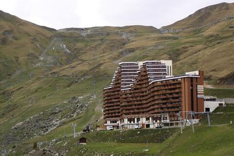 Apartment im 6. Stock, Nordseite mit Balkon. Wohnzimmer ausgestattet mit einem Fernseher, einem 140 cm breiten Schlafsofa für 2 Personen, Kabinenbereich mit zwei Etagenbetten am Eingang (90 cm), einem Schlafzimmer mit zwei 80 cm breiten Betten. Zum W...