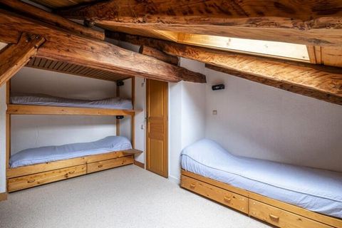 Wohnung im Chalet-Stil in Chamonix-Mont-Blanc. ArrayDie Unterkunft ist ein Apartment, das Teil eines großen Bauernhofs/Chalets ist und aus 2 Schlafzimmern und 1 Badezimmer besteht und Platz für bis zu 2 Personen bietet. 5 Personen. Es liegt ideal in ...