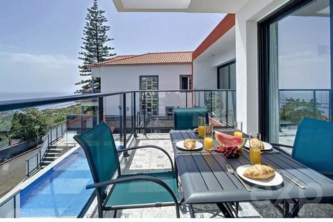 **Willkommen in Ihrem neuen Traumhaus! **Das Hotel liegt in der paradiesischen Gemeinde Calheta, im herrlichen Madeira-Archipel, ist dies der Ort, an dem Ihre Wohnträume wahr werden. Und es ist nicht nur ein Haus, es ist ein gehobener Lebensstil! **P...