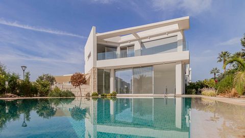 Neue High-End-Villa mit 4 Schlafzimmern am Strand in einer luxuriösen Wohnanlage mit Fitnessraum und Sauna. Coral Bay, Paphos Am Stadtrand von Paphos Stadt Nur wenige Meter vom Meer entfernt Einfacher Zugang zu allen Annehmlichkeiten, Einrichtungen u...