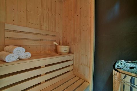 El complejo ofrece modernas casas rurales con sauna privada en una ubicación excelente (cerca de la playa, barrio tranquilo). Cada casa tiene una terraza y un jardín privado. Los niños podrán divertirse en el pequeño parque infantil. Casas confortabl...