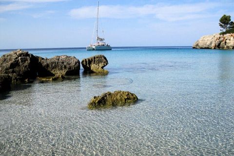 Gezellig appartement met privézwembad en geweldig uitzicht op het strand van Cala Galdana. Casa Febrer valt op door zijn uitzicht en locatie, aangezien het slechts een paar minuten lopen naar het strand is. Het te huur appartement bestaat uit drie tw...