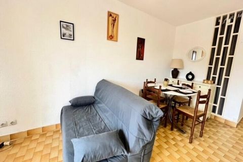 Oferujemy Państwu ten apartament o powierzchni 35m², mieszczący się w bezpiecznej i utrzymanej rezydencji La Lagune. Posiada wyposażoną kuchnię, łazienkę i piękny salon. Idealnie położony na skraju plaży, jego południowa ekspozycja pozwoli cieszyć si...