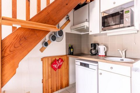 Dieses charmante, halb freistehende T2-Mezzanine-Haus liegt nur 300 Meter vom Strand entfernt und ist von D�nen umgeben und bietet einen gem�tlichen R�ckzugsort f�r bis zu 4 Gהste. Das Wohn-Esszimmer verf�gt �ber ein Sofa und einen Flachbild-TV und b...