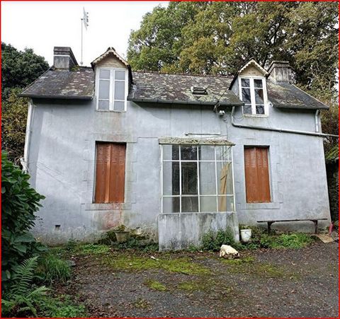 Proche du canal de Nantes à Brest, environnement privilégié, au calme, dans un hameau à 7 mn de toutes commodités et écoles, à 35 mn de la mer. Maison de 1930 à restaurer. En rez de chaussée, entrée, salon / séjour, cuisine. A l'étage 2 chambres, sal...