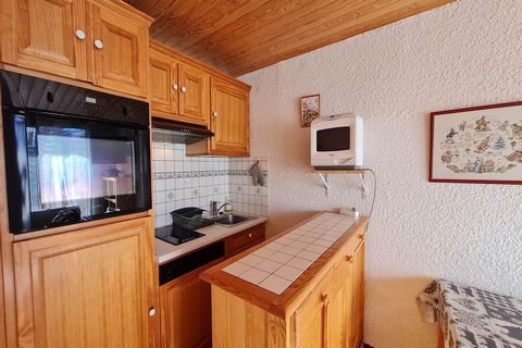 The studio in Les Deux Alpes has capacity for 6 persons. Accommodation of 42 m² homely and is ample, It has mountain. The property is located 50 m ski resort and it is located in a a family-friendly zone and in a mountainous area. The accommodation i...