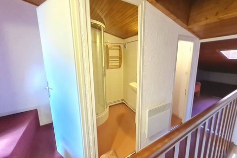 Het appartement in Les Deux Alpes heeft 3 slaapkamer(s) en kan gereserveerd worden tot 8 personen. Accommodatie De accommodatie heeft een oppervlakte van 48 m² iscomfortabel ingerichte en is zeer ruim, gelegen direct aan de skipiste, met uitzicht de ...