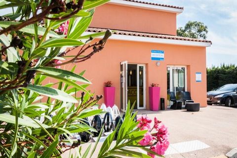 Head south for a relaxing holiday at the Résidence Vacancéole les Demeures Torrellanes*** in Saint-Cyprien in the Pyrénées-Orientales. Just 4 kilometers from Saint-Cyprien-Plage, your home offers you the joy of relaxing in the sun in a very popular d...