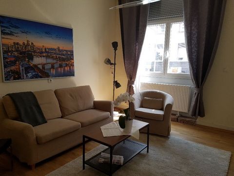 Dieses nette großzügige 2 Zimmer Apartment liegt in der Nähe der Messe (800m) und des Hauptbahnhofes (800m) in Frankfurt. Das neue Westhafenviertel mit Bars, Supermärkten und dem Main ist genau gegenüber. Zum Main und deren Grünflächen sind es 200 m....