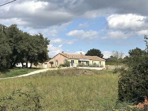 Provence Home, the real estate agency of the Luberon, is offering for sale a house of approximately 120 sqm with an outbuilding on a plot of about 1.6 hectares, located in the countryside of Ménerbes. SURROUNDINGS OF THE PROPERTY Located in Ménerbes,...