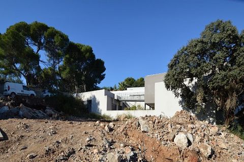 Christophe HERRERO vous présente à FRONTIGNAN 34110, un TERRAIN CONSTRUCTIBLE, VIABILISE et Libre de construction et de constructeur de 515 m². Un environnement agréable, verdoyant, bien exposé, dans une impasse proche de toutes les commodités . Pour...