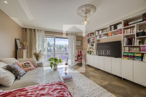 Caroli Immobilier exclusively offers you this property ideally located in a quiet condominium a few steps from the Thiou promenade. This 52m2 apartment has been completely renovated with taste in 2023. It is composed of an entrance, a living room, a ...