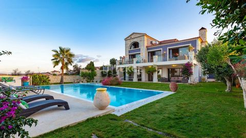 Steinverkleidete Villa mit Pool in Çeşme, İzmir Die Villa befindet sich in Ovacık im Bezirk Çeşme in İzmir, in erhöhter Lage mit Blick auf das Meer und die Natur und in der Nähe der Strände, von Alaçatı und des Yachthafens von Çeşme. Çeşme bietet ein...