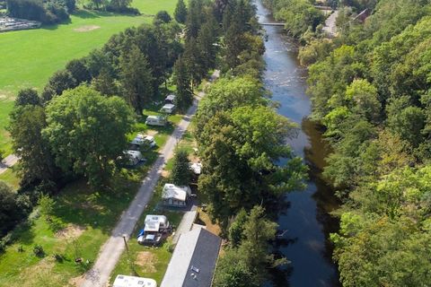 Dit appartement bevindt zich in een 16e-eeuws kasteel dat is gelegen aan de rivier de Amblève, midden in de natuur, maar toch dicht bij het centrum van Aywaille (500 m). Het fijne verblijf in Domaine Château de Dieupart heeft 1 slaapkamer en biedt ru...