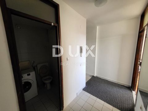 RIJEKA, KRNJEVO - 3 slaapkamers + badkamer te huur aan werknemers Wij bieden u een unieke kans om een ruim driekamerappartement te huren, perfect aangepast voor een gezelschap van 8 tot 10 werknemers. Dit appartement ligt op de tweede verdieping van ...