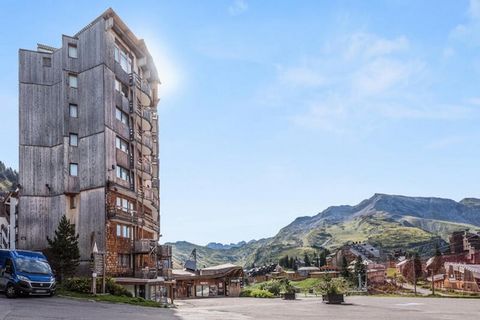 The Maeva Les Fontaines Blanches Residence is ideally situated in the heart of the vibrant Avoriaz 1800 resort. This charming wooden building is just steps away from the Children’s Village, shops, and entertainment, offering the perfect blend of conv...