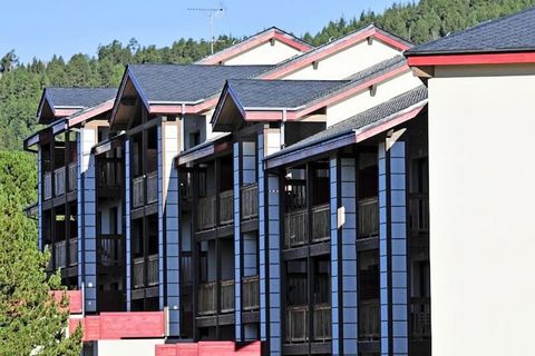 Situé au cœur des Pyrénées, ce charmant appartement offre un séjour confortable aux familles ou aux groupes. Il comprend un séjour avec un canapé lit gigogne, deux chambres avec chacune un lit double ou deux lits simples et une cabine avec deux lits ...