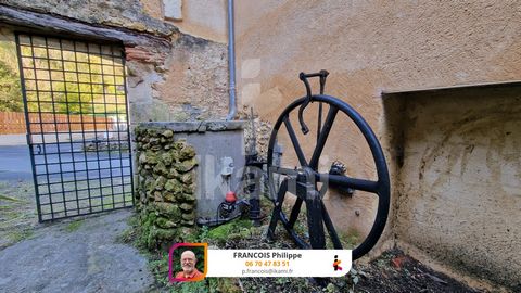 Hübsches Dorfhaus aus Stein aus dem Jahr 1860, 16 km von Bergerac entfernt und mit einer Gesamtfläche von 225 m2. Diese Immobilie vereint Charme und Komfort. Im ersten Stock befindet sich eine renovierte Wohnung von 87 m2 mit unabhängigem Zugang über...