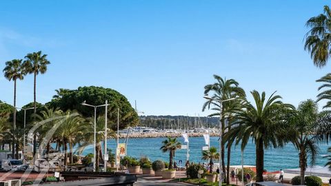 In one of the Croisette's most prestigious residences, rare 145.23 m² Loi Carrez apartment plus terraces and balconies boasting stunning sea views and a prime location. It comprises an entrance hall, 64 m² triple living room, kitchen, two bedrooms wi...