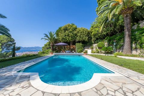 On the hillside of La Californie, with superb sea views, beautiful 230 m² villa on a 1666 m² flat plot with swimming pool. First floor: entrance hall, 81 m² living room with fireplace and dining room and office/veranda, separate kitchen, toilet, two ...