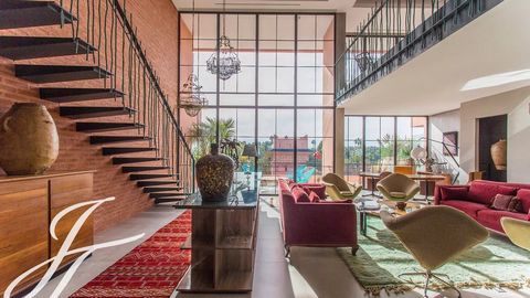 This property is utterly unique on the Marrakech market : it is located right opposite the iconic Majorelle Garden from Yves Saint-Laurent. On the 4th and 5th floors of an upscale building with private access from the elevator on each floor, the apar...