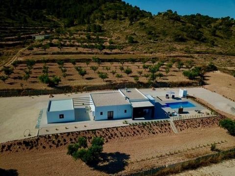 NEW BUILD VILLA IN ALBANILLA, MURCIA New Build villa on a large plot in the municipality of Abanilla, province of Murcia. Modern one level villa built on a huge plot of 5,000 m2, has 3 bedrooms, 2 bathrooms, guest toilet, open-plan fitted kitchen wit...