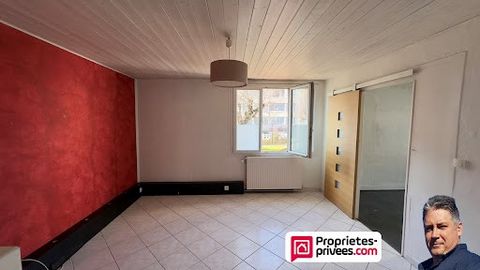 Lyon 69008. I offer you a T4 apartment of 66 m2 on the ground floor located in the Santy-La Plaine district in a very quiet street. (Video tours are available on request). The apartment includes an independent kitchen, three bedrooms, a bathroom, a s...