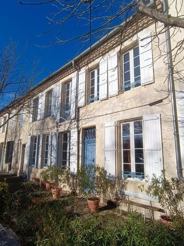 Located in the heart of Lectoure, in the upper town, facing the Esplanade du Bastion, this magnificent 400 m² bourgeois house benefits from generous sunshine and a view of the Pyrenees. Its elegant architecture, its large bright spaces and its multip...