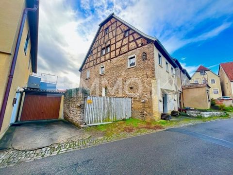 Dieses charmante Haus in der historischen Altstadt von Dettelbach vereint einzigartigen Charakter mit einer idyllischen Hanglage. Mit einer Wohnfläche von ca. 153 m² und einer Grundstücksfläche von 93 m² bietet die Immobilie viel Raum für kreative Ge...