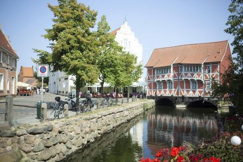 Kombinieren Sie Stadt und Strand in dieser Ferienwohnung! Nur 3 Kilometer von der Ostsee entfernt befindet sich im Souterrain eines Einfamilienhauses diese 45 m² große Ferienwohnung in der sich die perfekte Kombination zwischen Stadt und Strand Urlau...