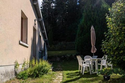 At the heart of the Aubrac PNR, Maison Rocher offers you an exceptional view of the Fournels castle. Ideally located in peace and quiet At the entrance to the village, the gîte is independent and offers you comfortable and modern facilities. The lodg...