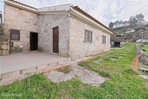 3 slaapkamer villa te koop - Cinfães Wonen in Cinfães, in de wijk Viseu, met uitzicht op de rivier de Douro, kan een werkelijk betoverende ervaring zijn, vooral voor degenen die rust, natuur en het leven in het binnenland van Portugal waarderen. Het ...