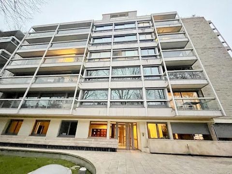 Jonathan Aisenberg vous présente, en exclusivité, Boulevard Bineau, au sein d'une résidence récente sécurisée, au 3 ème étage avec ascenseur, appartement de 33 m2 exposé SO comprenant un séjour avec cuisine américaine (19 m2), une chambre, une salle ...