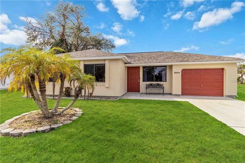 Oak Hollow on a canal! Enjoy the peacefulness from the expansive backyard or from the spacious Florida room, which was built post 2004. Roof is only 2 years old. Living room/Dining room combo has ceramic tile plank flooring and has TWO sliders to the...