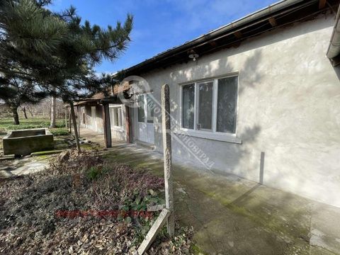 Imoti Tarnovgrad offer you a one-storey house in the village of Radanovo. The village of Radanovo is 4.8 km south of the municipal center of Polski Trambesh and 34 km north of the regional center of Veliko Tarnovo. The house is distributed as follows...