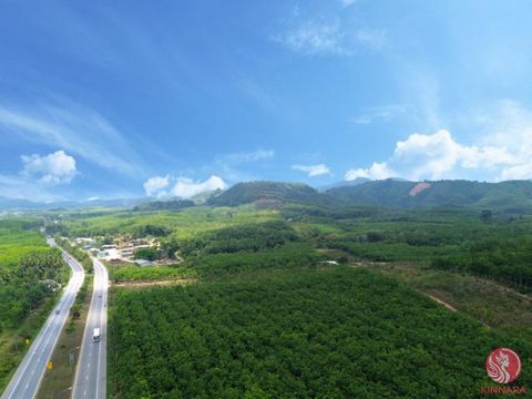 47 rai of rubber plantation land for sale in Tha Yu, Phangnga. This property is located adjacent to a major 4-lane road and features flat terrain with slight elevation, along with easy access to electricity and water. It includes approximately 3 rai ...