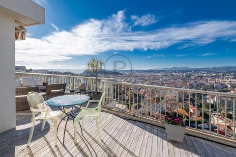 Nestled in the prestigious residential area of Mont-Boron, this top-floor apartment offers breathtaking views over Nice, the Mediterranean Sea and the surrounding mountains. With a generous 93 m² of living space, this light-filled, 3-room apartment b...