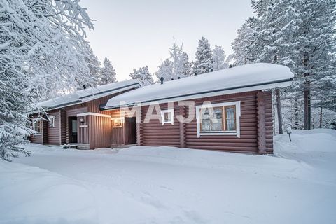 Gemakkelijke en regelmatige vakantie beschikbaar 8-9 weken per jaar op een geweldige locatie in Metsärakka, op slechts 1,5 km van Levi Center. De slaapkamer beneden en de zolder bieden slaapruimte voor maximaal zes personen. Opslagruimtes tussen de t...