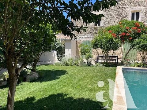 For sale in Robion. Charming Relais de Diligence from 1851 with a view of the Luberon, recently renovated with beautiful quality materials, measuring approximately 208 sq.m. The surrounding nature and the Provençal atmosphere of the pretty historic v...