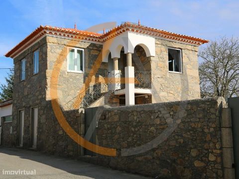 Beautiful 4 bedroom manor house fully renovated, located in Oliveira de Azeméis, set in land with a total area of 8140 m2. Enjoy the tranquility of nature in your own refuge just a few steps from the city! This Quinta is an excellent option to live i...