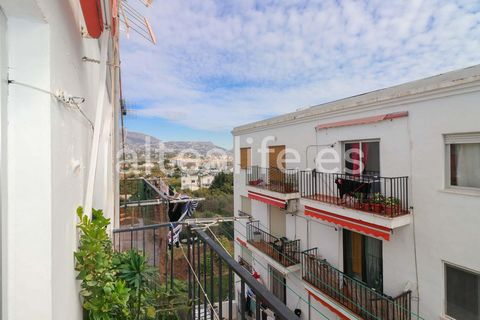 68 m² apartment in the area of Avenida La Nucia in Altea . It is located just a 5-minute walk from the beach and the town centre, close to all essential services such as supermarkets, restaurants and public transport. The property is distributed in: ...