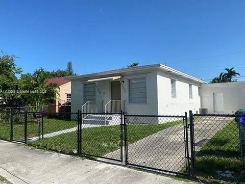 Great investment opportunity! Remodeled as open space, 3 bedrooms, 2 full baths, perfect space for an office. Vinyl flooring and beautiful kitchen with quartz countertop, new appliances and LED lighting. Located in the heart of Buena Vista, close to ...