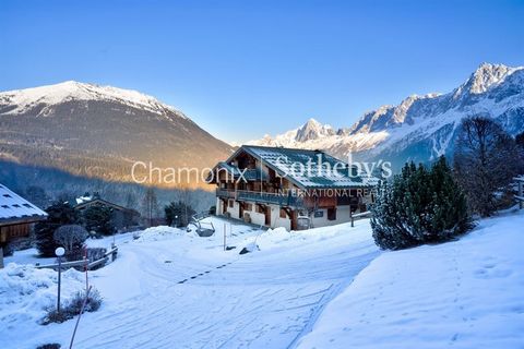 Chamonix Sotheby’s International Realty is pleased to present Apartment Giulia, an elegant triplex featuring 4 bedrooms and 2 bathrooms, ideally located on the ski slopes with breathtaking, panoramic views of the mountain range. Designed by Grosset J...