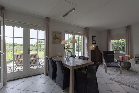 Prachtige vrijstaande vakantievilla met prachtige tuin en uitzicht over natuurgebied van Callantsoog. Buitenplaats 16 heeft een lichte woonkamer en via de openslaande deuren komt u op het terras met glazen windscherm. Dankzij de wind kun je al vroeg ...