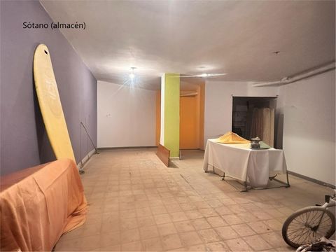 It is offered for sale premises/warehouse in basement 85 m² of floor space and with high ceilings. Possibility to divide into different areas, located in a residential building. The premises have an independent entrance from the portal and exit to an...