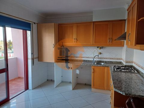 Wohnung in Hortas, in einer ruhigen Wohngegend in der Nähe von Vila Real de Santo António gelegen. Diese Immobilie besteht aus: 2 Schlafzimmer, wovon eines eine Suite ist; 2 Bäder; Großes Wohnzimmer mit großzügigen Flächen; Funktionelle Küche mit Zug...